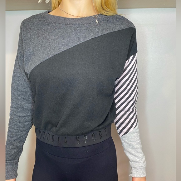 Victoria’s Secret Sport Cropped Crewneck. - Picture 6 of 7